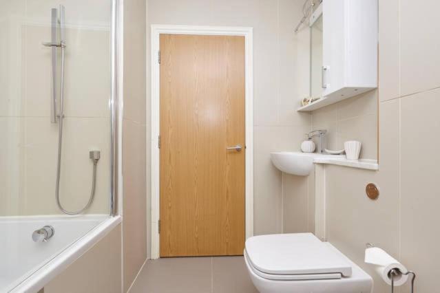 Three Bedroom Apartment By Beautiful Park London Exterior photo